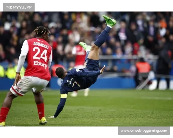 法甲联赛竞争激烈 巴黎圣日耳曼领跑积分榜面临众多劲敌挑战